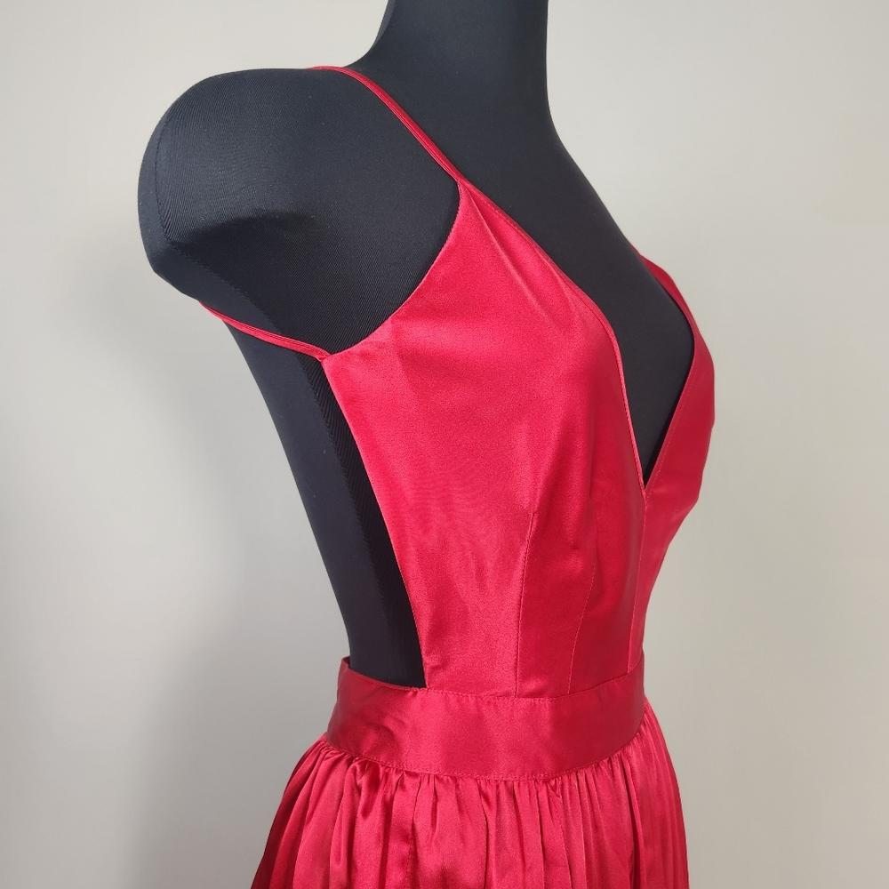 Elegant 100% Silk Red Maxi Dress - Picture 4 of 11